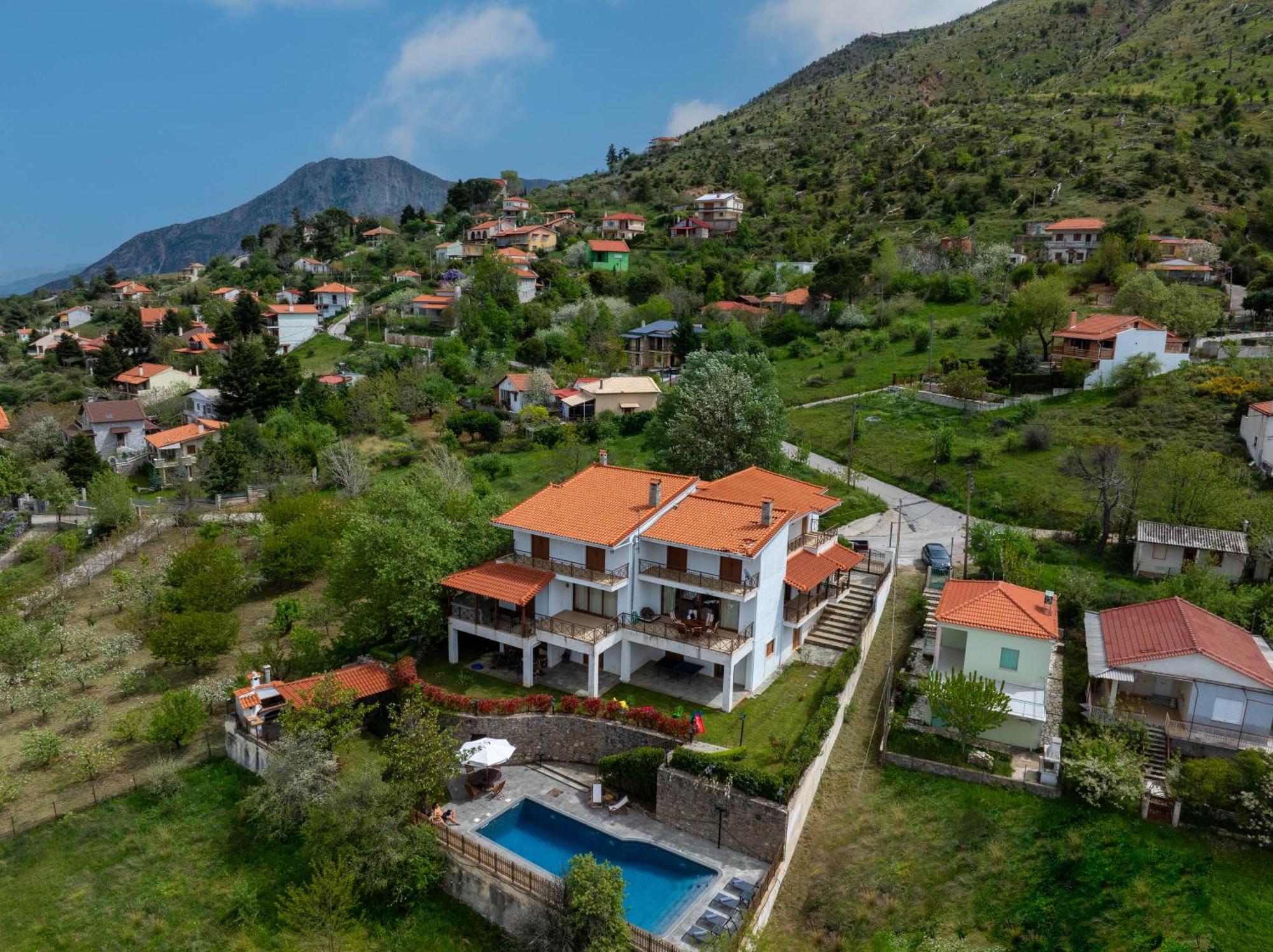 Traditional Luxury Villa Armonia Aigio Dış mekan fotoğraf