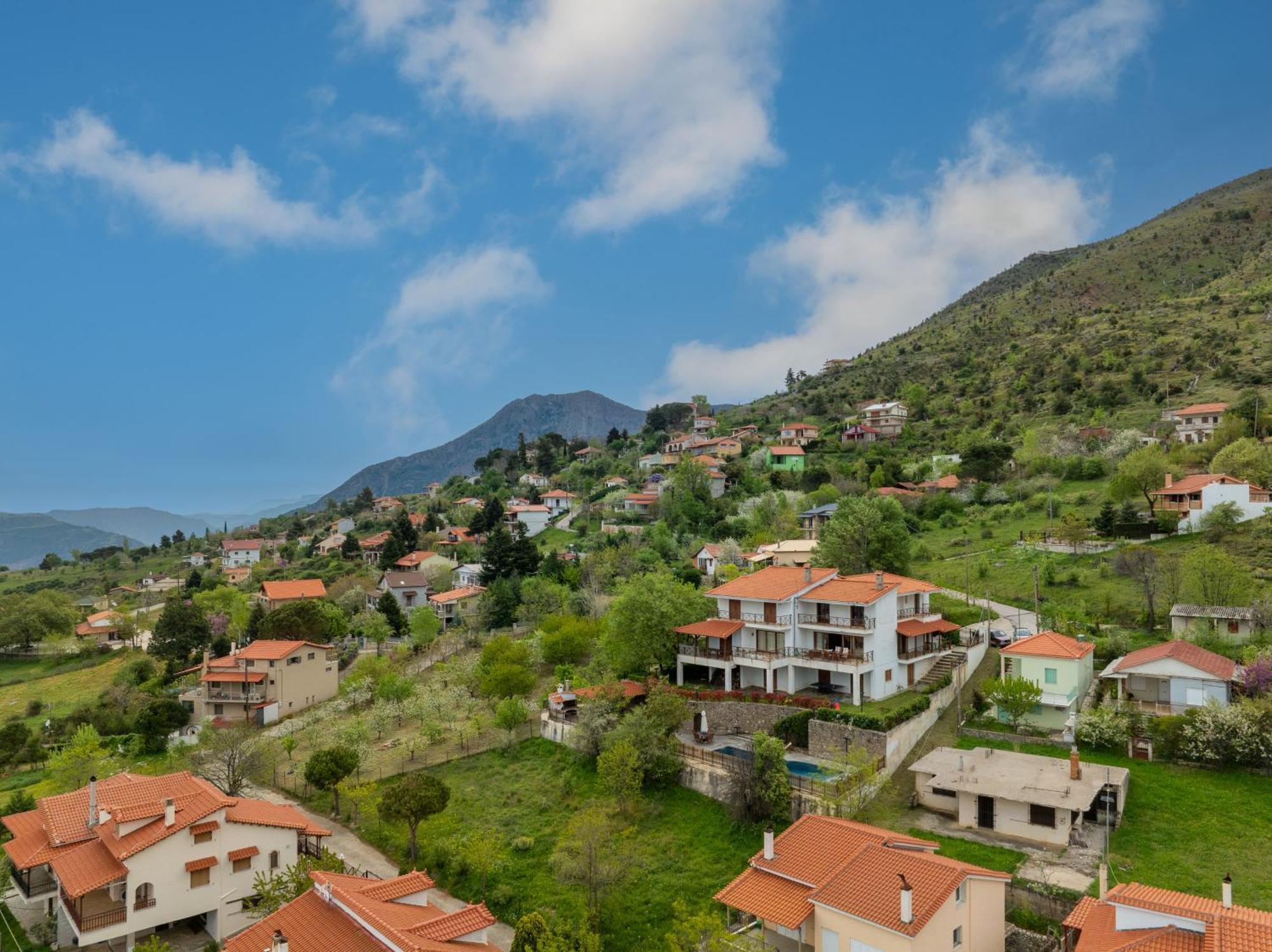 Traditional Luxury Villa Armonia Aigio Dış mekan fotoğraf
