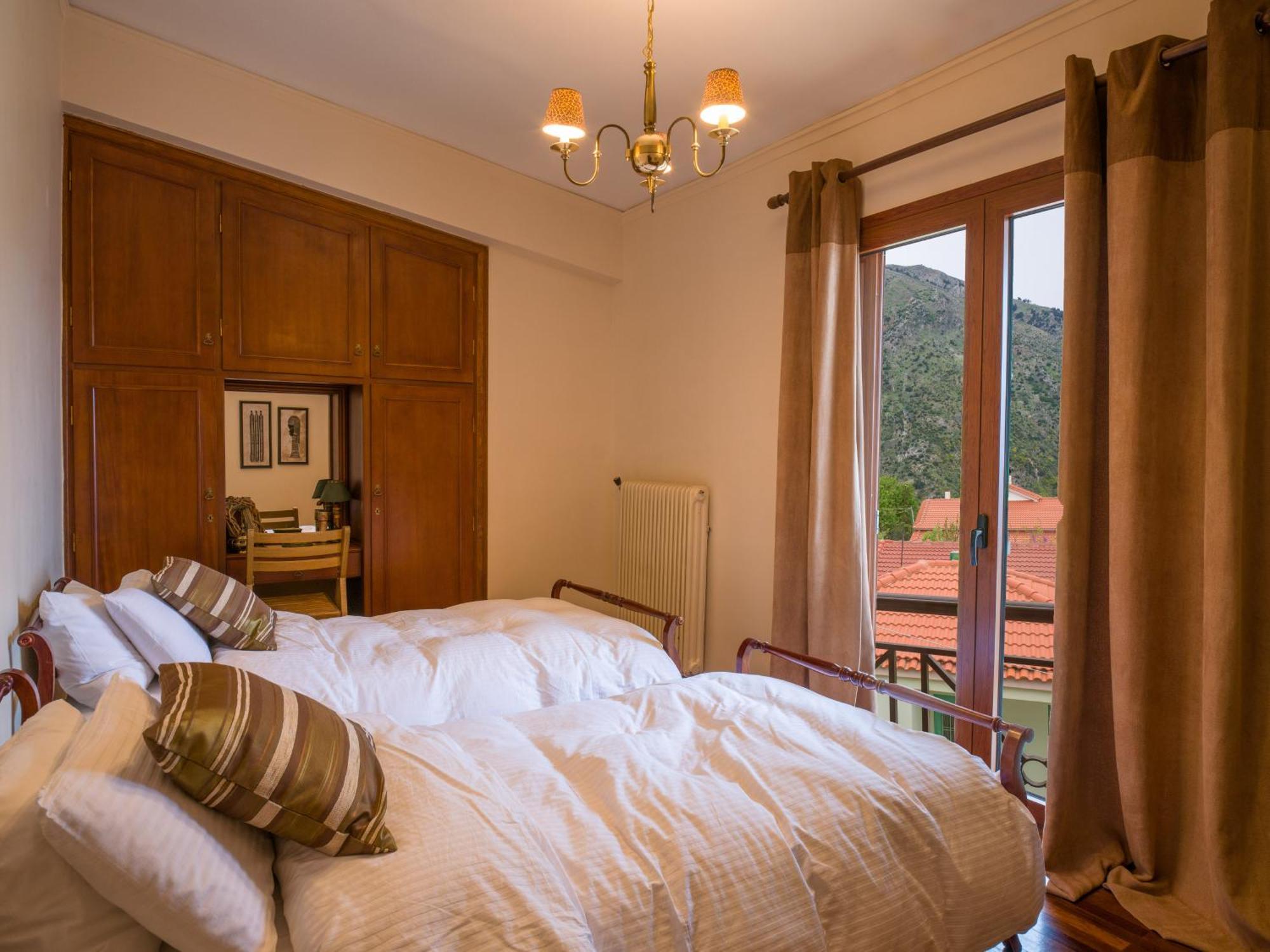Traditional Luxury Villa Armonia Aigio Dış mekan fotoğraf