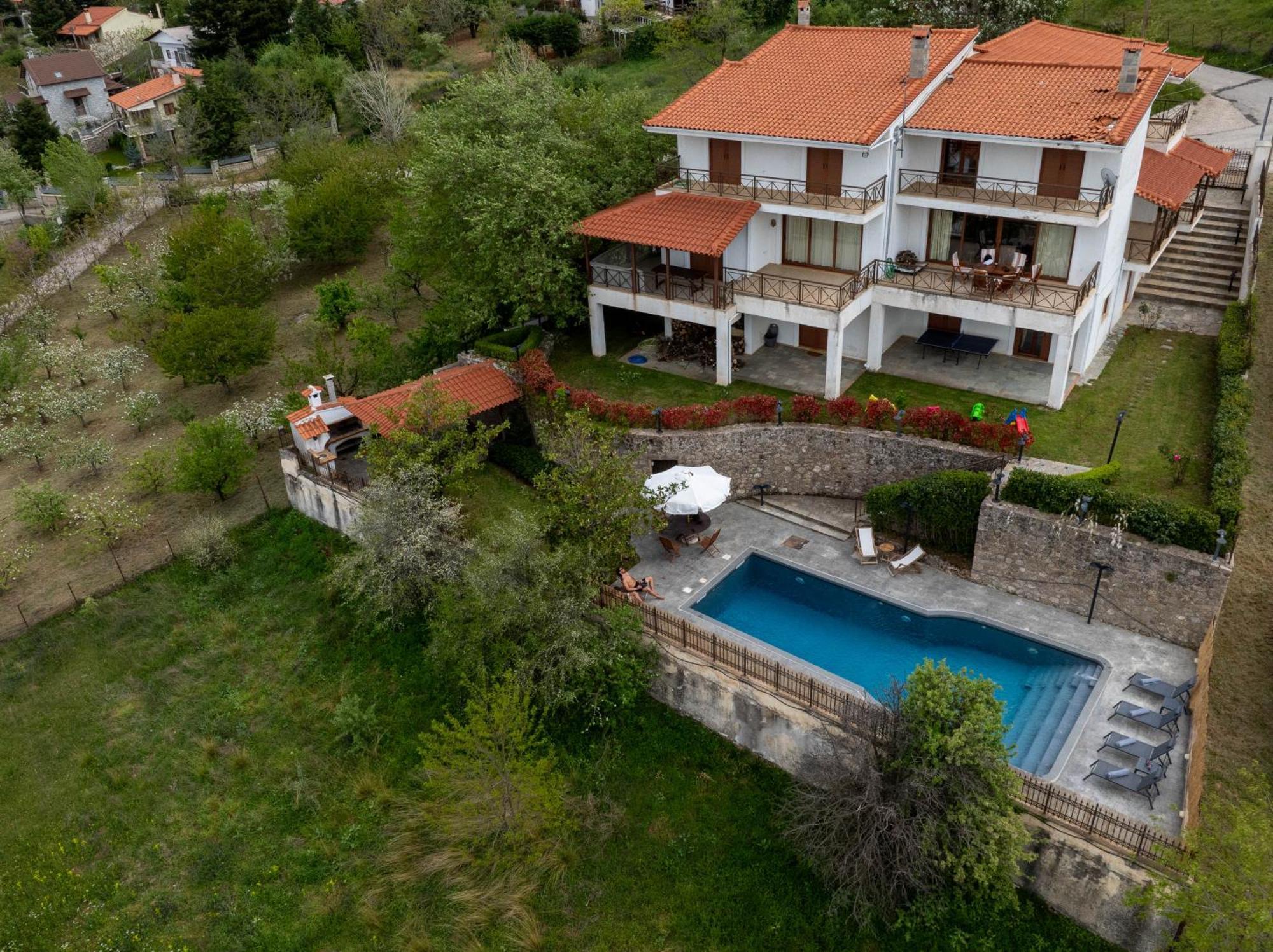 Traditional Luxury Villa Armonia Aigio Dış mekan fotoğraf
