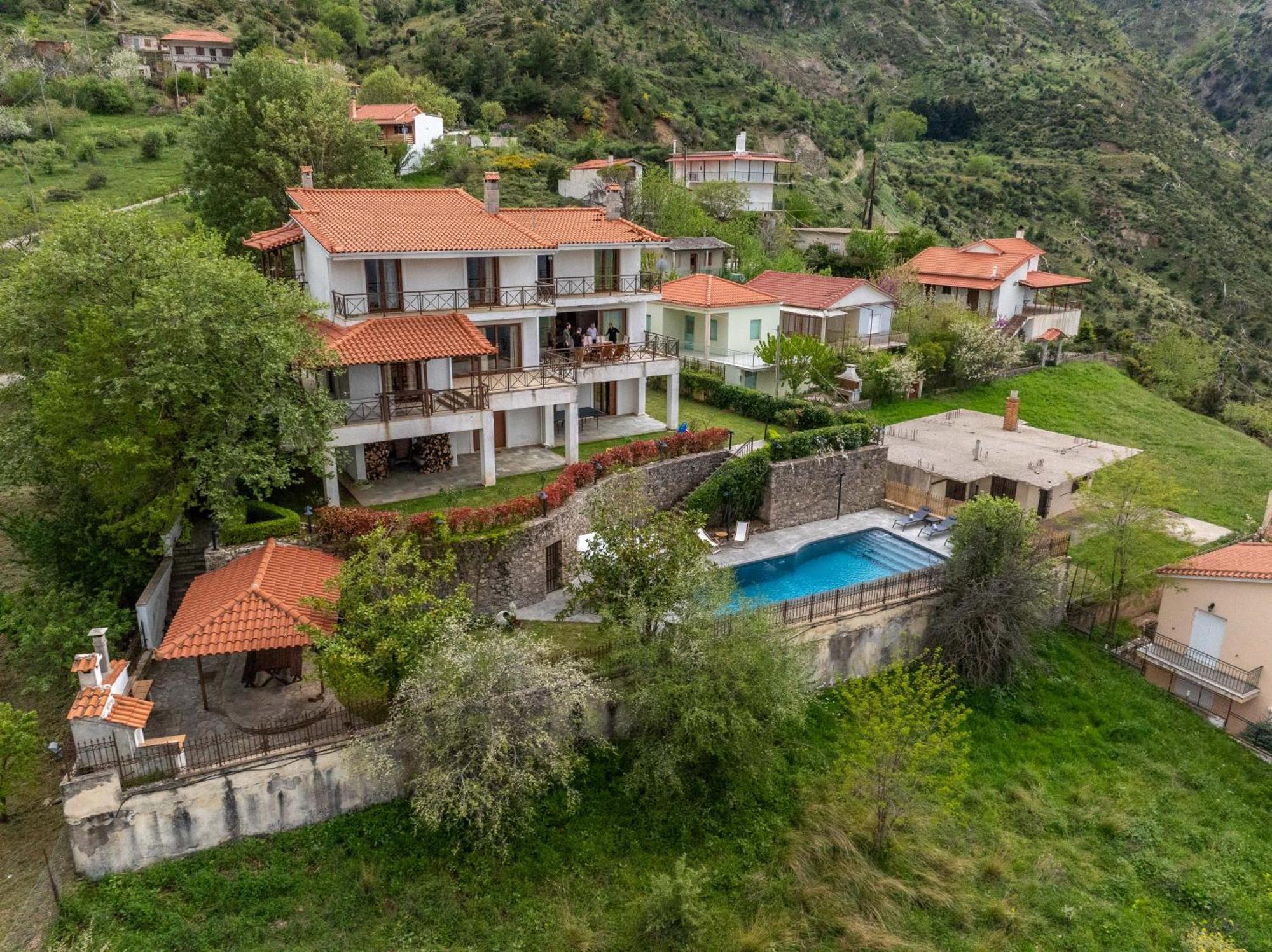 Traditional Luxury Villa Armonia Aigio Dış mekan fotoğraf